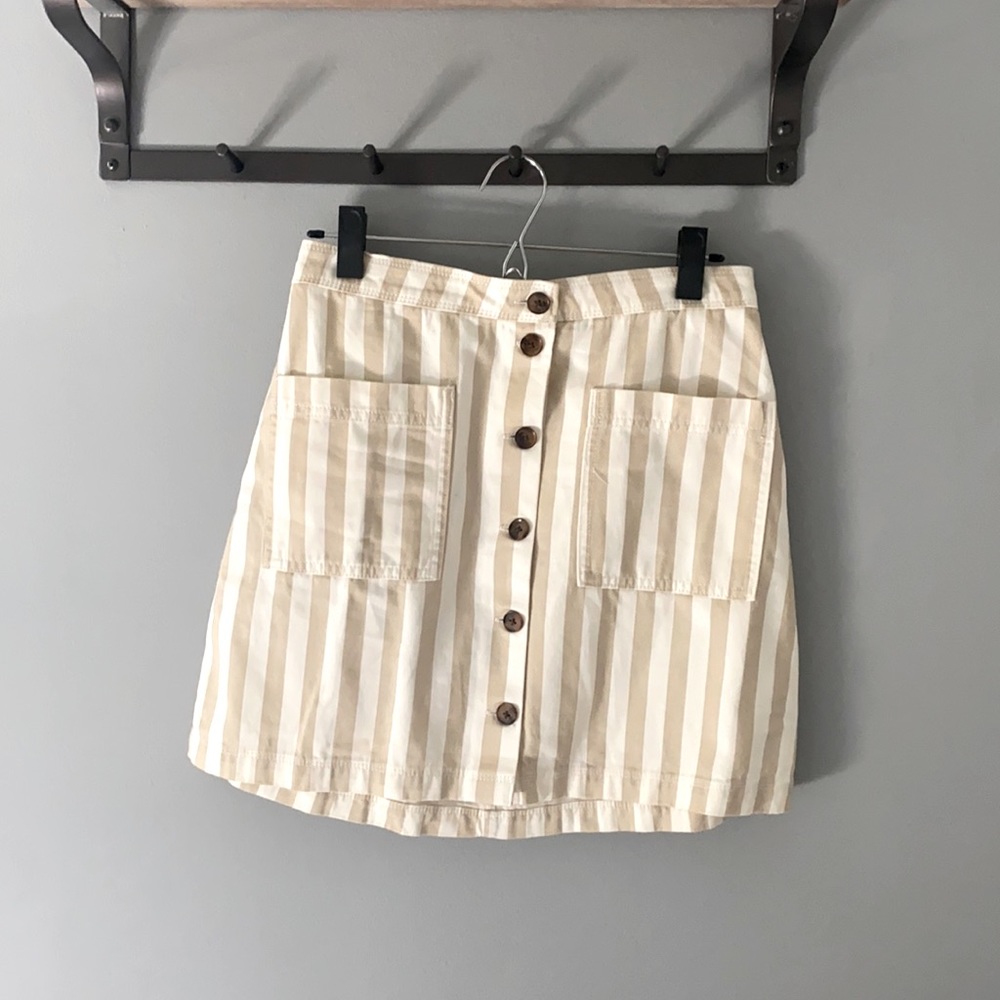 Mini skirt. Tan & White Striped